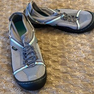J-41 womens Gray Mesh Slip-On Sneakers with Mint Trim